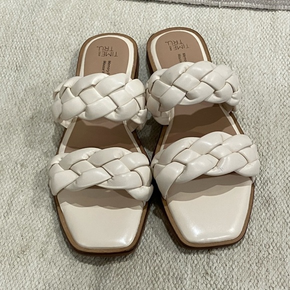 Time and Tru women’s size 7 off White Braided memory foam Sandals - Picture 12 of 14
